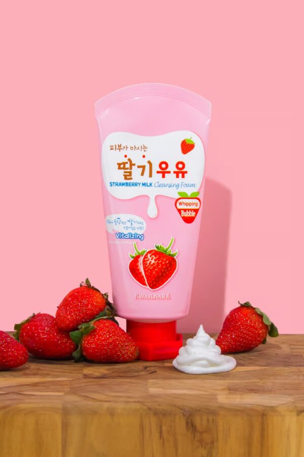 Kwailnara Cleansing Foam de Morango e Leite